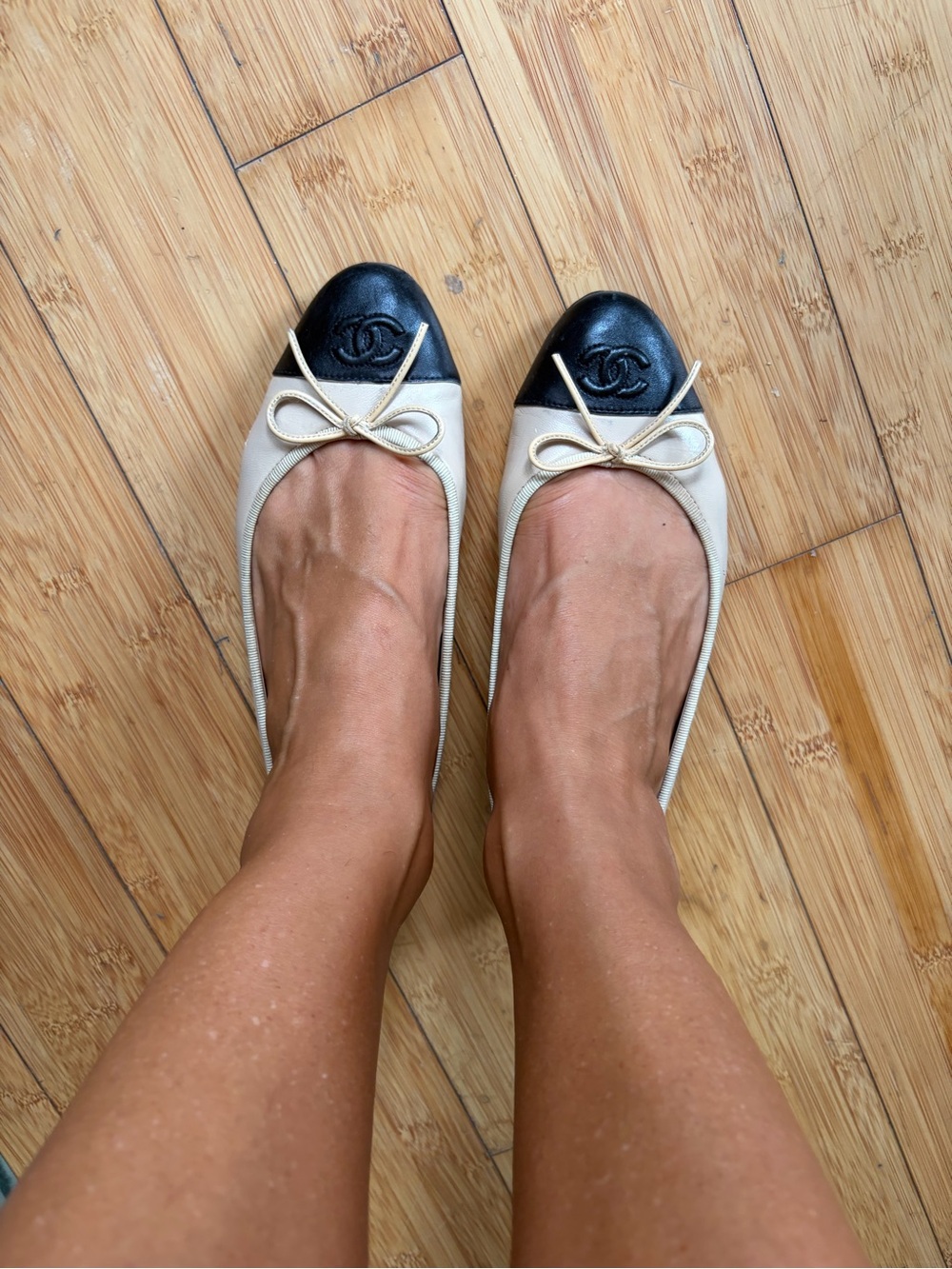 CHANEL Beige Leather Ballet
Flats with Black Cap authentic✨Size 38 Eur